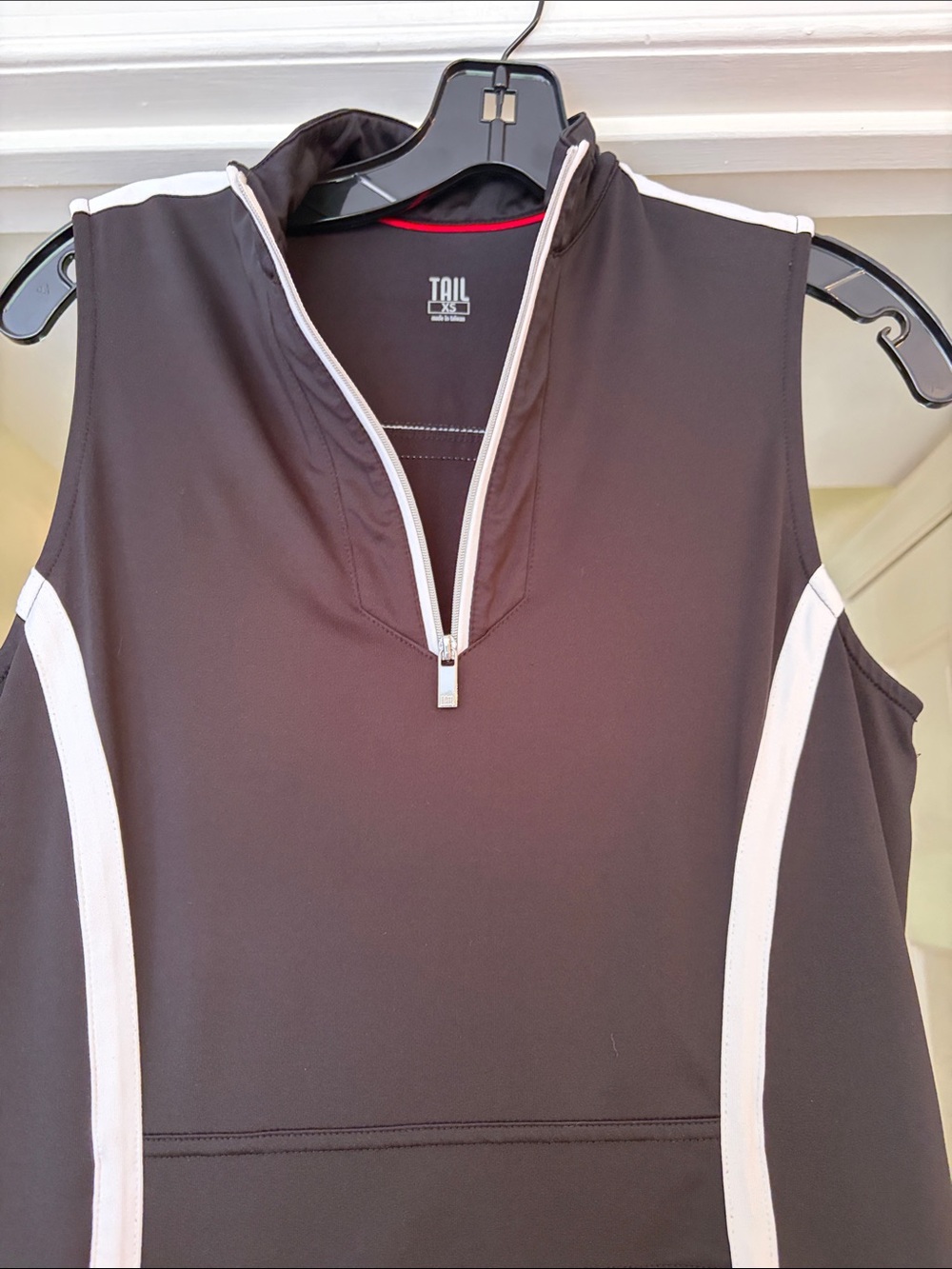 Tail XS Black Golf Dress with White Contrast Piping - Picture 5 of 9